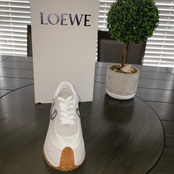 Loewe 1 size 5 Bran New in Box!! - Picture 3 of 5